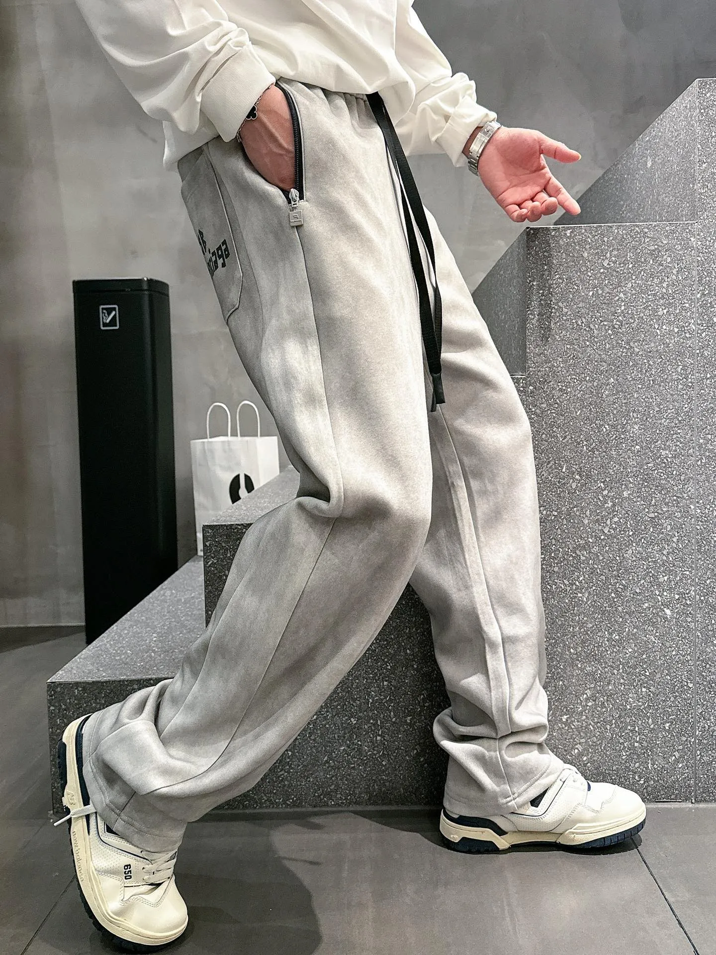 Balenciaga 🆕2026 Autumn and Winter New Arrival Casual Pants! The official website will be released simultaneously. Brand Classic LOGO casual pants, customized fabrics, excellent comfort and strong touch. Highly recognisable, perfect appearance and craftsmanship. Size:M-3XL
